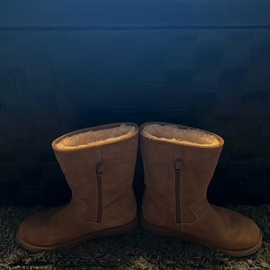 Lately, worn UGG boots with zipper on the side